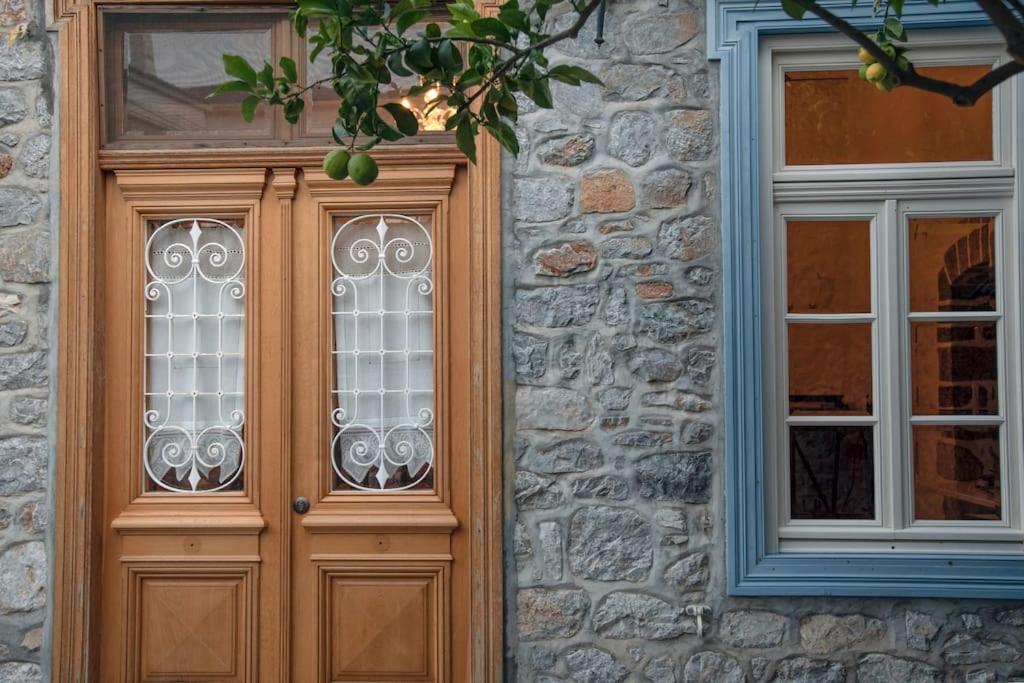 Villa Mansion Eugenie à Hydra  Extérieur photo