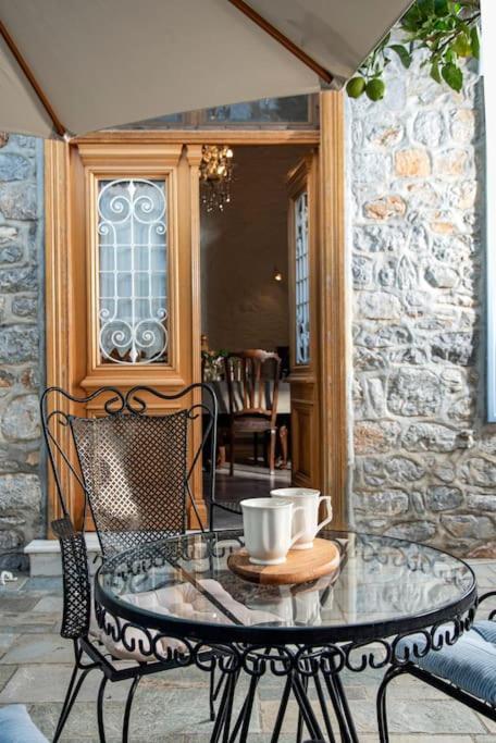 Villa Mansion Eugenie à Hydra  Extérieur photo
