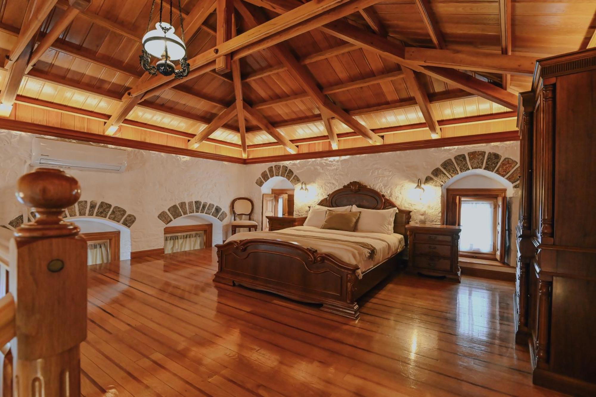 Villa Mansion Eugenie à Hydra  Extérieur photo