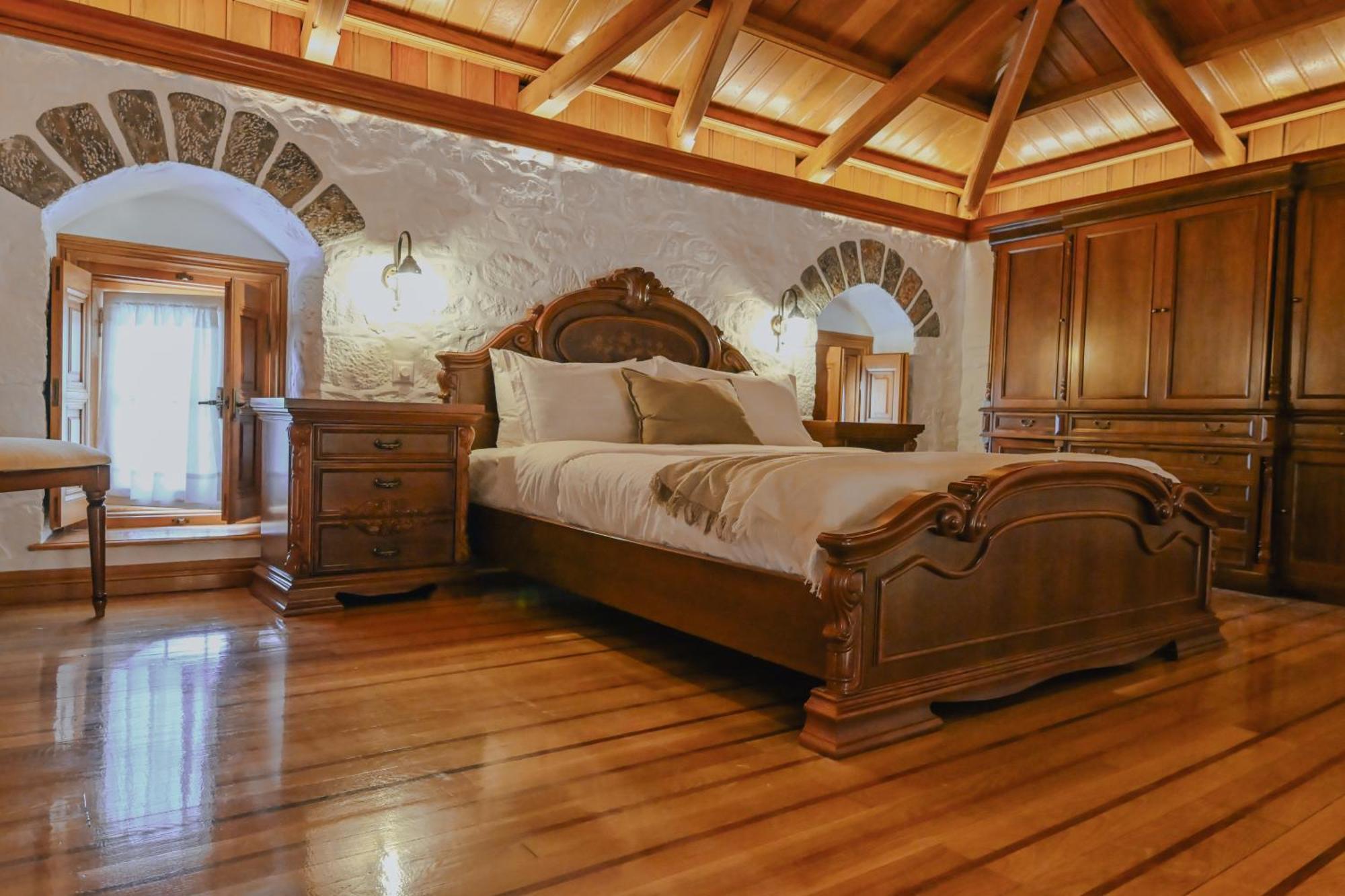 Villa Mansion Eugenie à Hydra  Extérieur photo