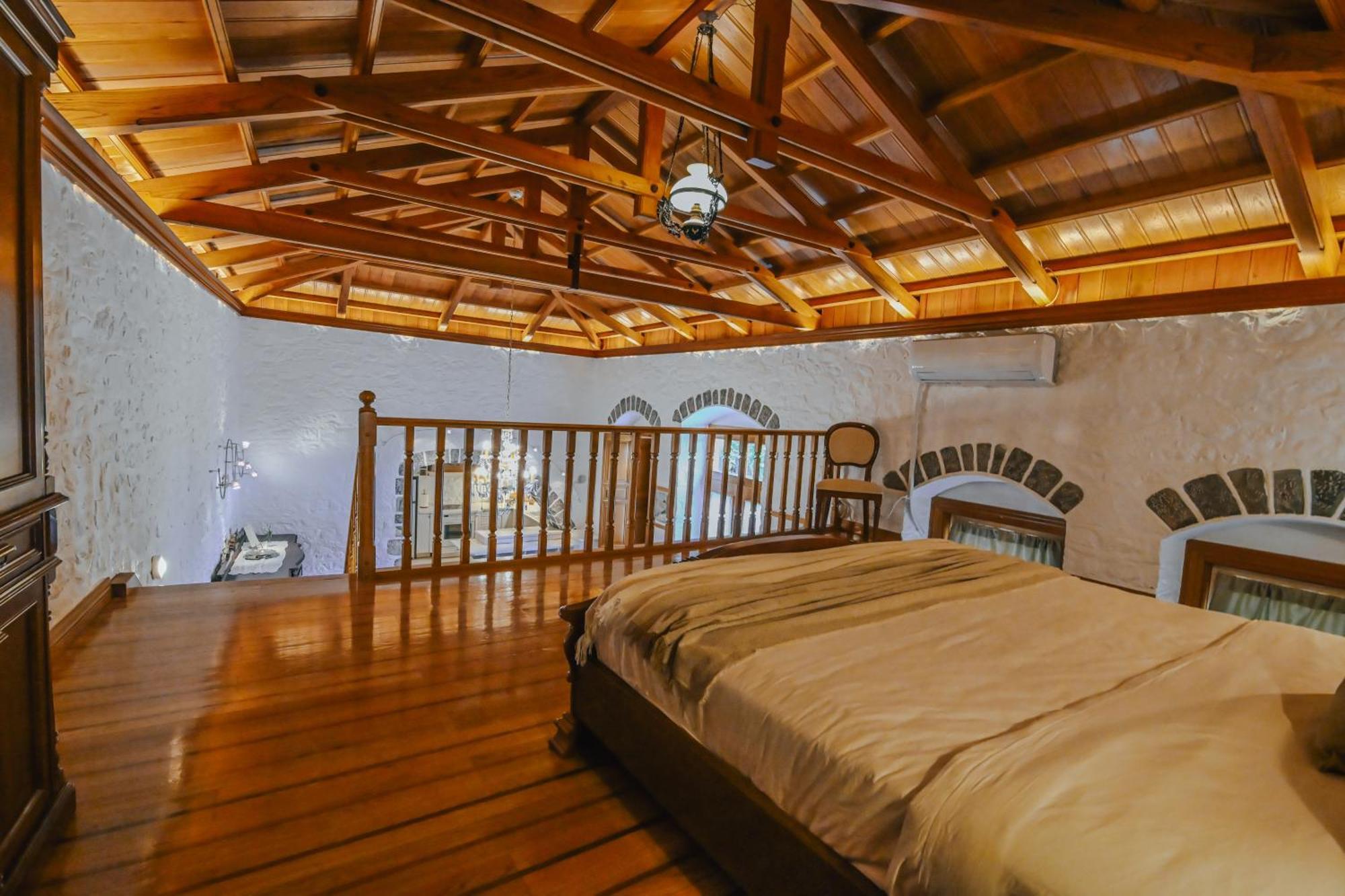 Villa Mansion Eugenie à Hydra  Extérieur photo